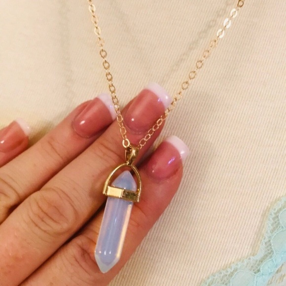 🔴 5/$20 Iridescent Quartz Crystal Necklace - Picture 2 of 3
